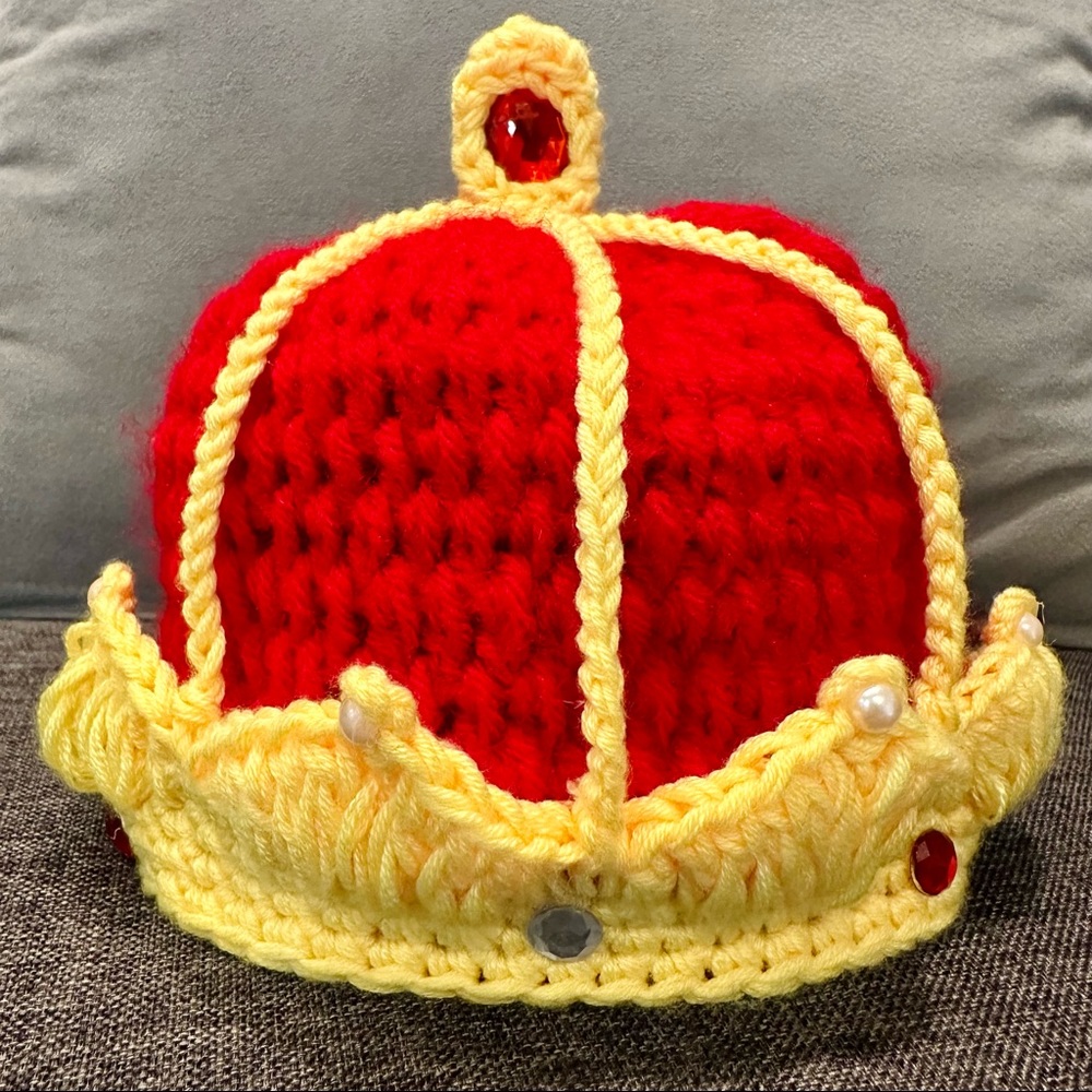 Handmade Knitted King Crown Newborn Baby Beanie Hat, Photography Props - Picture 2 of 5